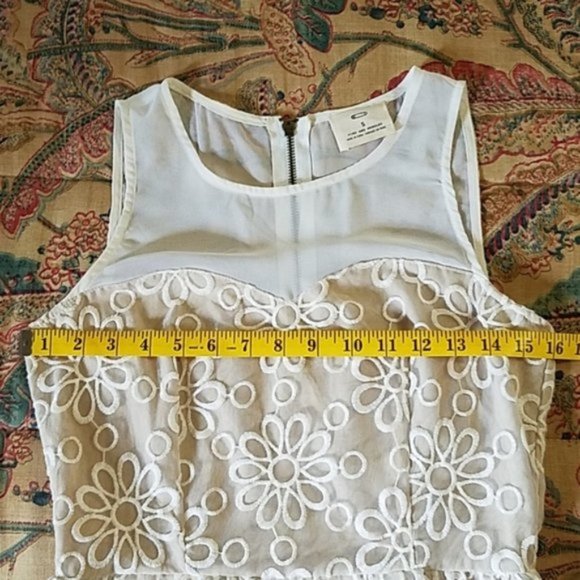 Pins & Needles Cream/Nude Floral Embroidered Sleeveless Peplum Top Size S - Picture 5 of 10